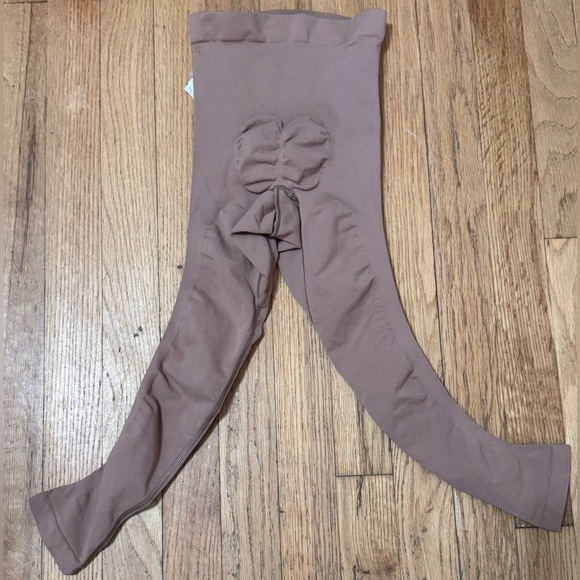 SKIMS Shapewear Maternity Leggings S/M - Picture 4 of 4